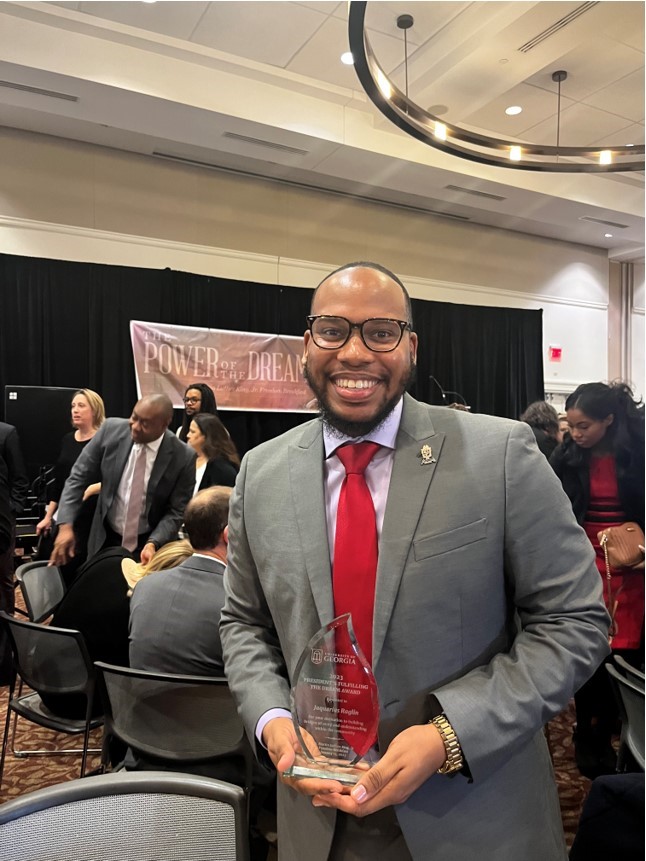 Jaquarius Raglin receiving UGA President's Fulling the Dream Award