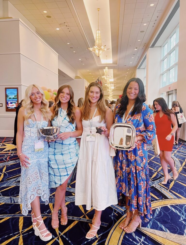members of Kappa Delta at national convention
